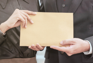 Nagrody i premie pracownicze – jak je odróżniać i prawidłowo uregulować zasady ich przyznawania?